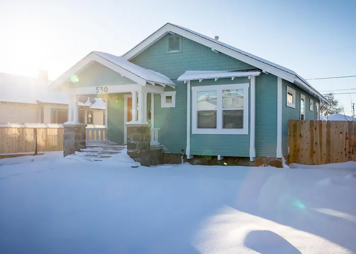Reno\'S Biggest Little House - Cozy Home Theatre