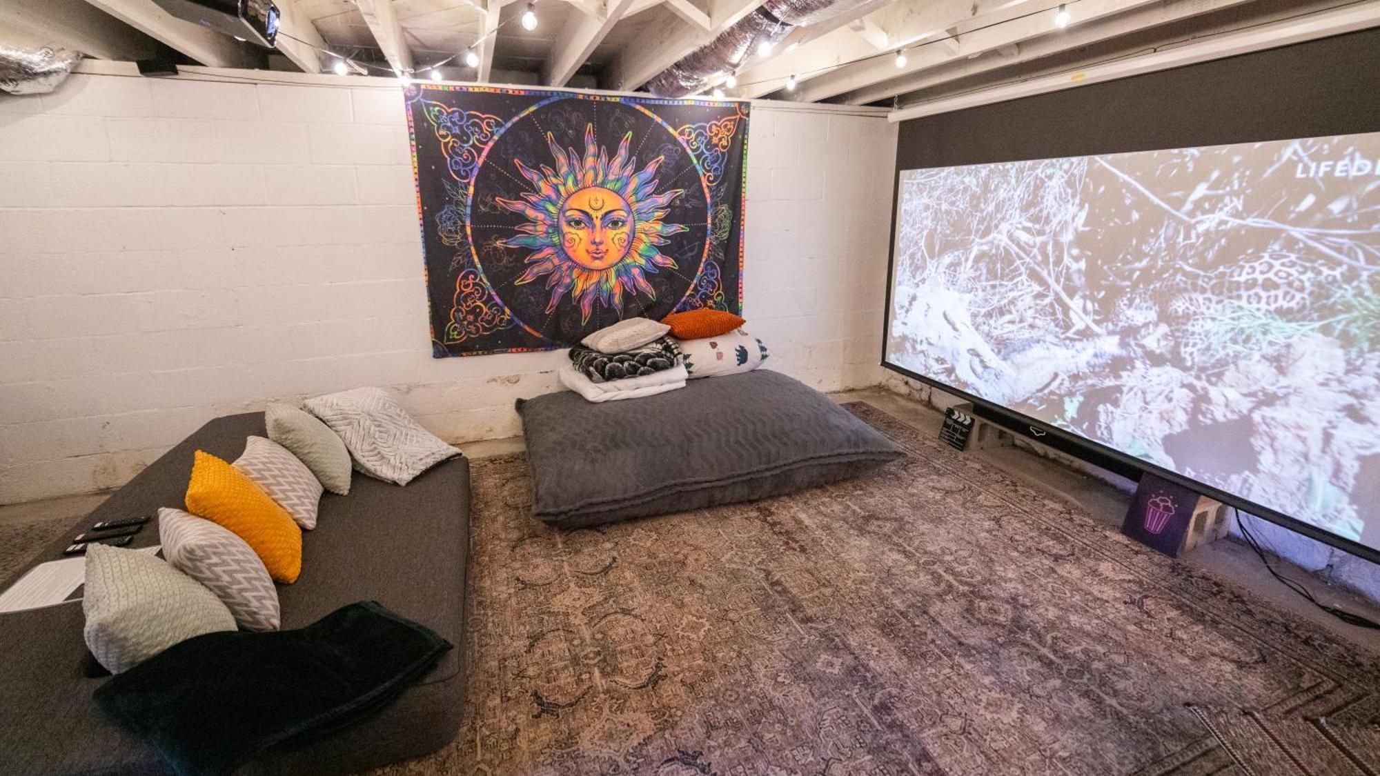 Reno's Biggest Little House - Cozy Theatre * Reno
